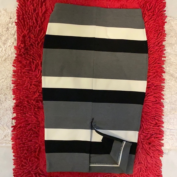 WITCHERY black, white & grey stretch pencil skirt - Picture 3 of 7